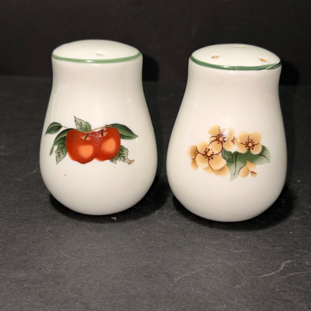 Citation The Cades Cove Collection Yellow Flowers & Apple Salt & Pepper Shakers